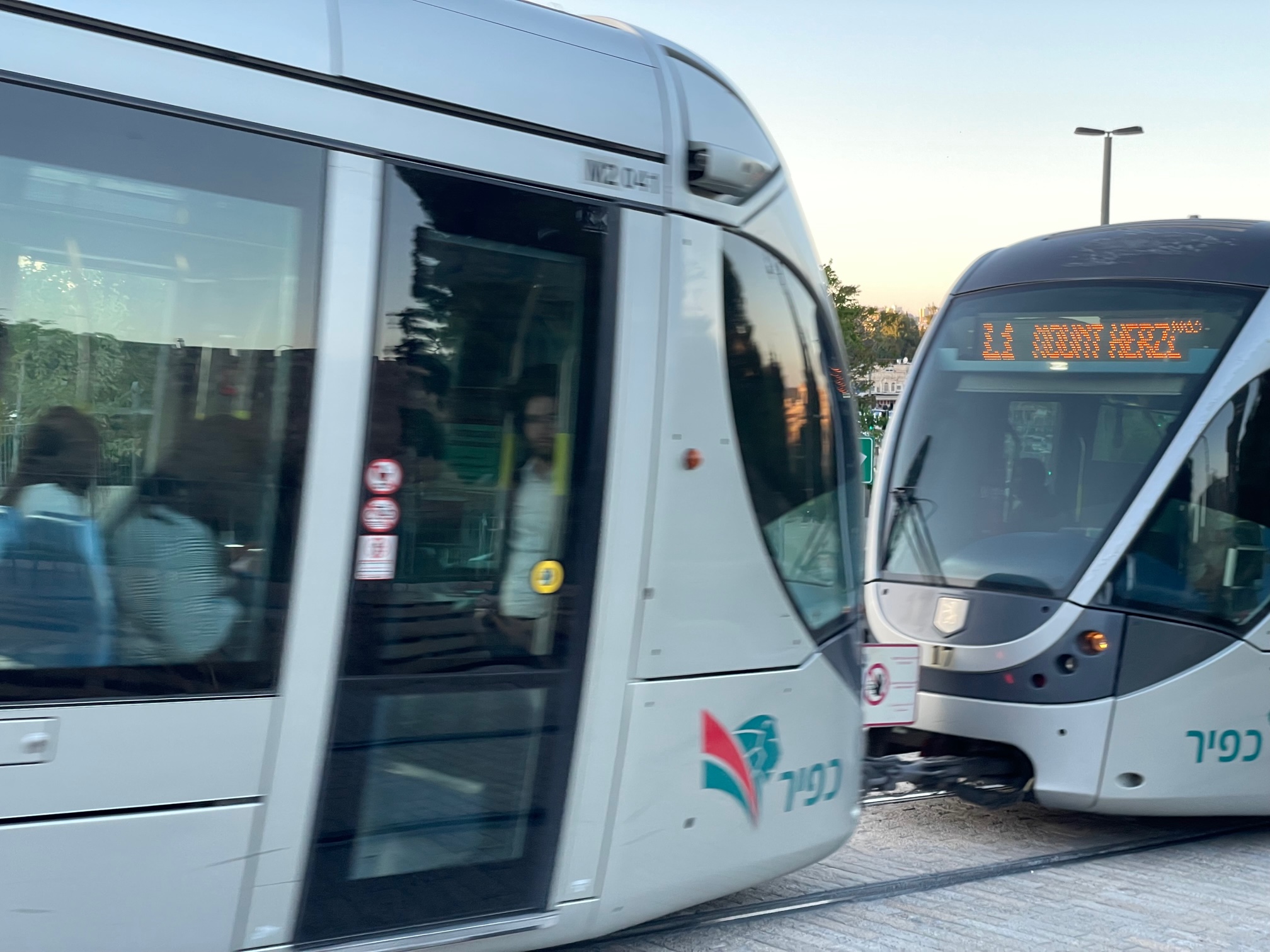 Quelques vues du tramway de Jérusalem FACS